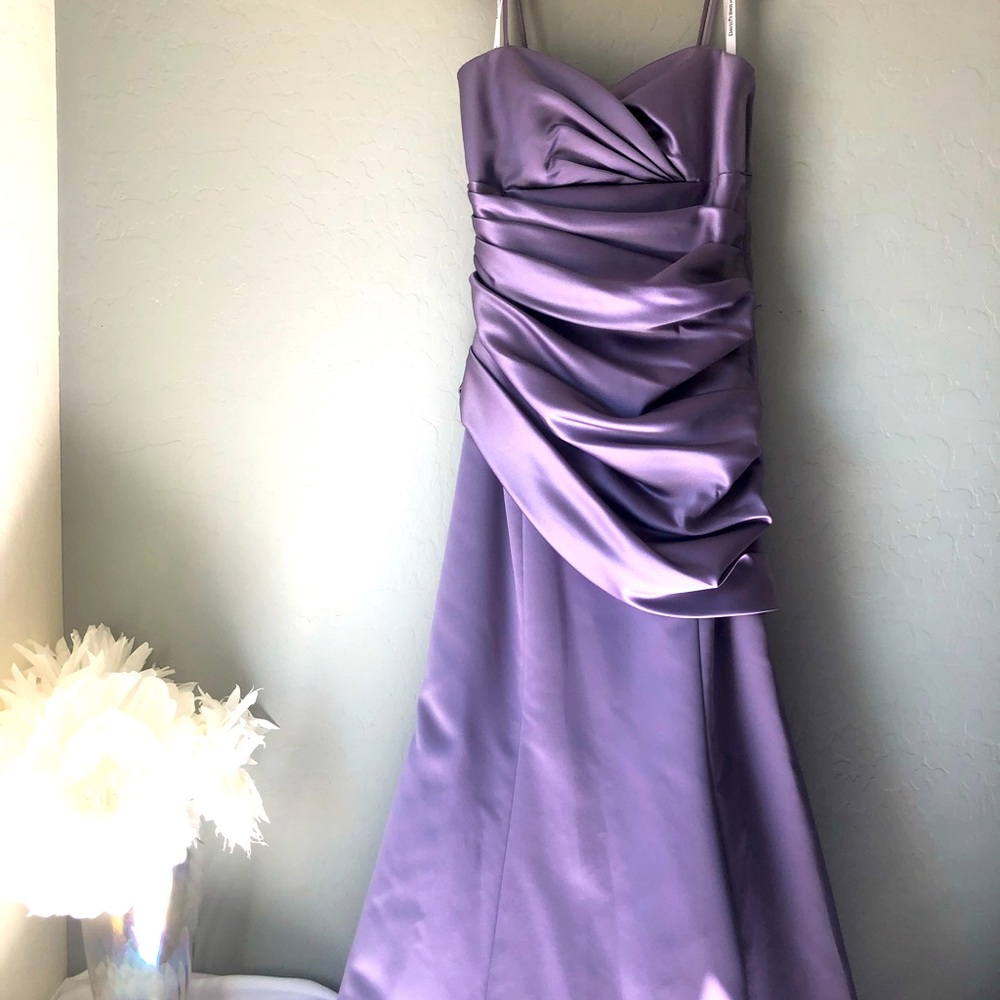Lavender David’s Bridal Dress. Size 6 Floor length with or w/o straps